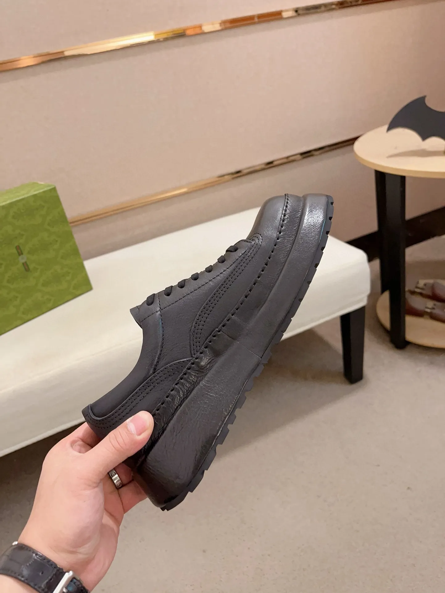 Men's shoes 💰: 680💰 Gucci (Gucci) new men's shoes, sold simultaneously on the official website, made from original orders, uppers made of first-layer cowhide, purely handmade craftsmanship 🌈 High-end first-layer genuine leather lining, original non-slip and wear-resistant outsole, fashionable and versatile, standard size .37-44. Can be customized 45-46